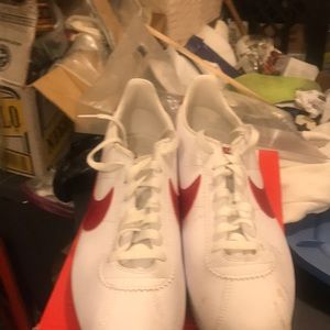 Nike Men’s tennis shoes